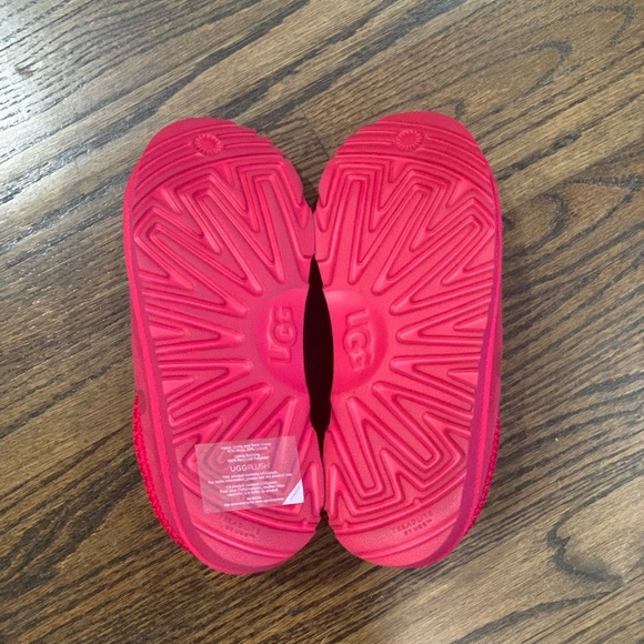 New Ugg Tasman II Scatter Graphic Slipper Shoe Red Kids US Size 4 - Picture 7 of 11
